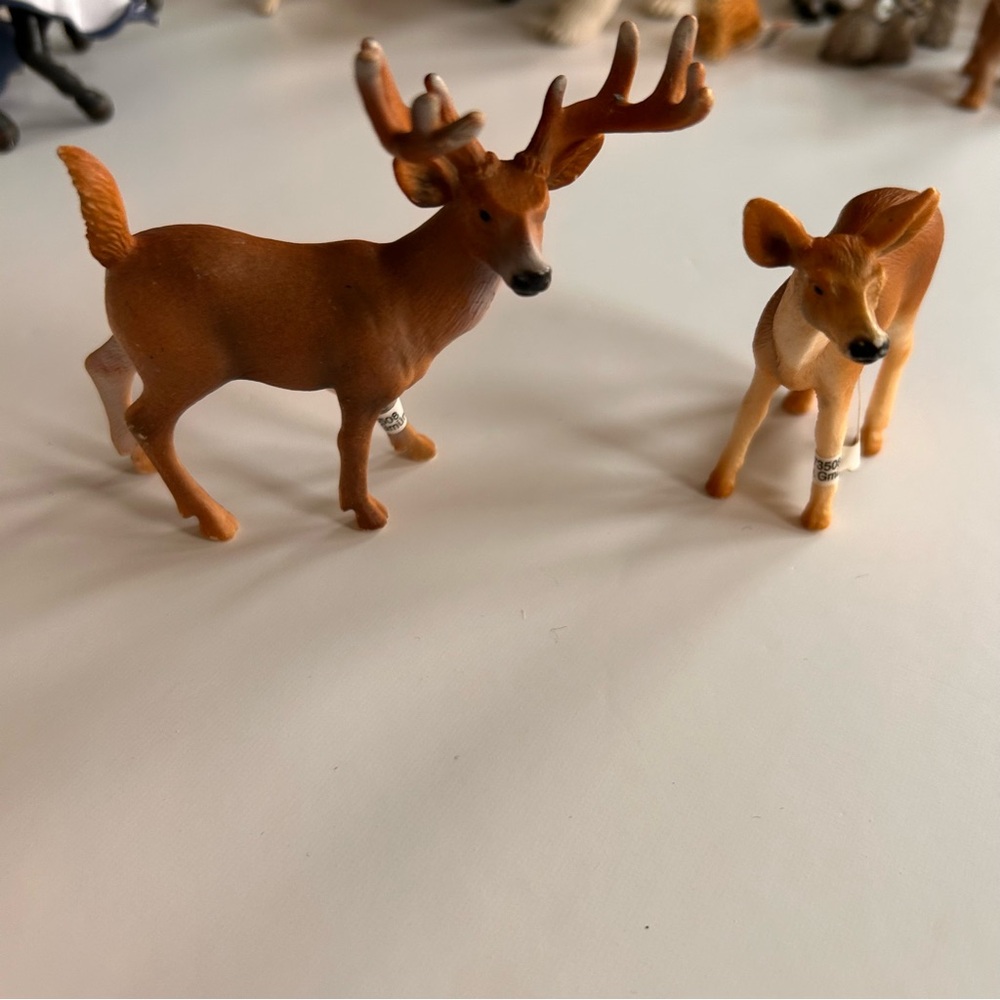Schleich Deer and doe 142541 and 142534
